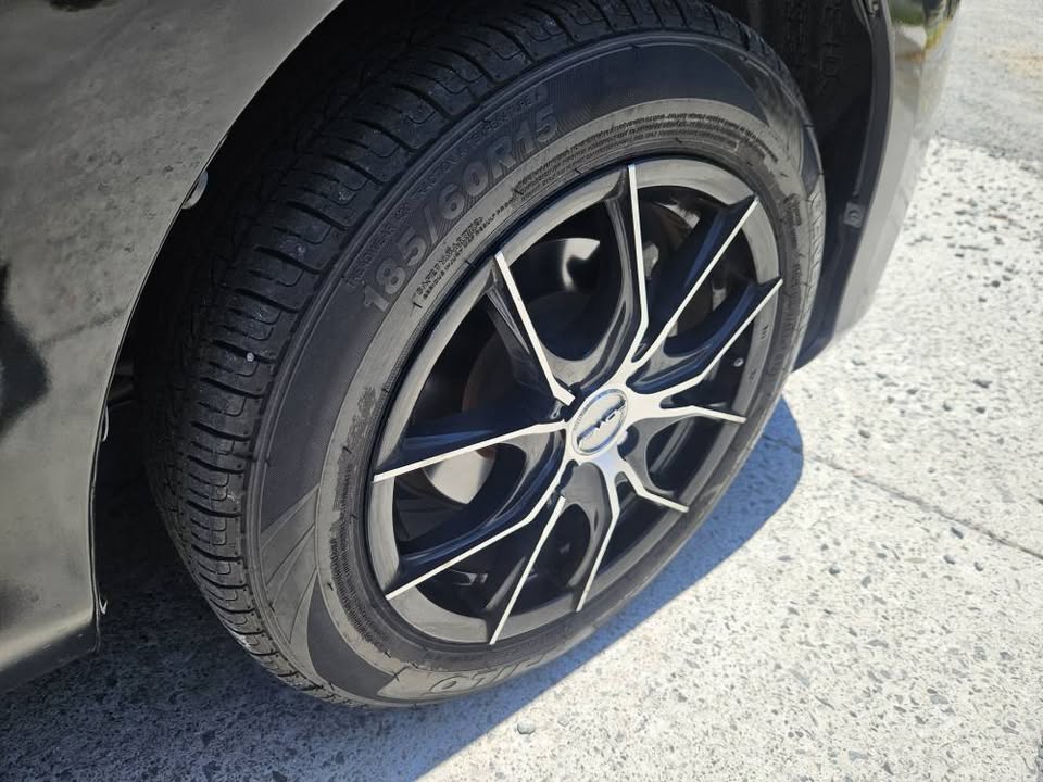 2017 Auto Toyota Yaris with low kms and easy finance 15.jpg